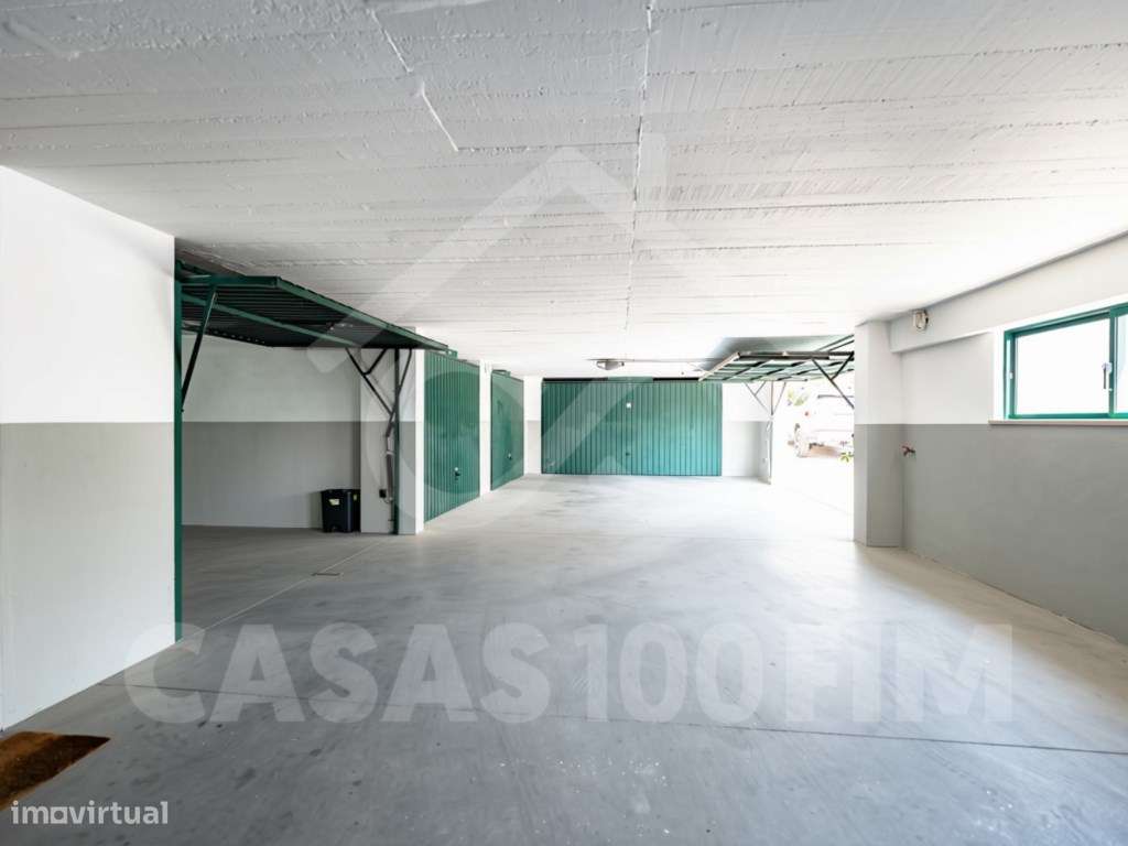 Apartamento T3 renovado com garagem e vista para Leiria.-19