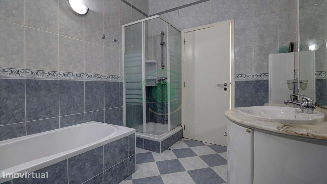 Moradia T4 com Piscina e Vista Mar-17