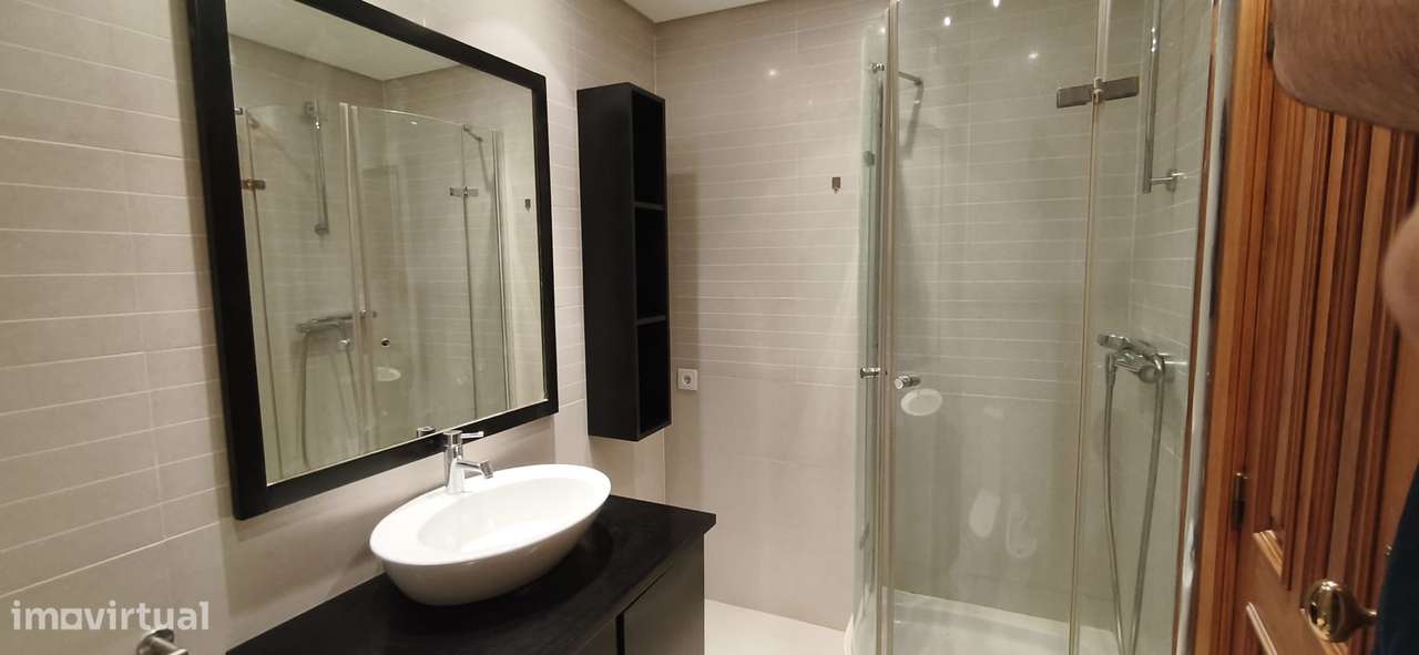 magnifico T5 duplex remodelado na Rua Miguel Torga , Penedo da Saudade-20