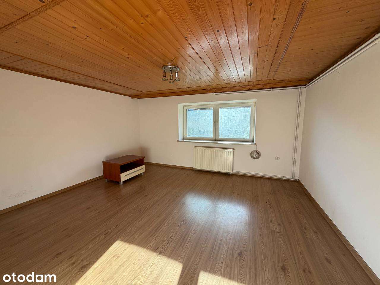 Na sprzedaż połowa domu z dwoma niezależnymi kondygnacjami + Garaż-12