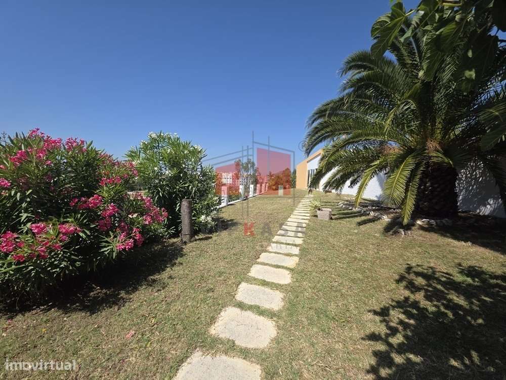 Moradia T4 com Piscina em 900 m2 de lote-3