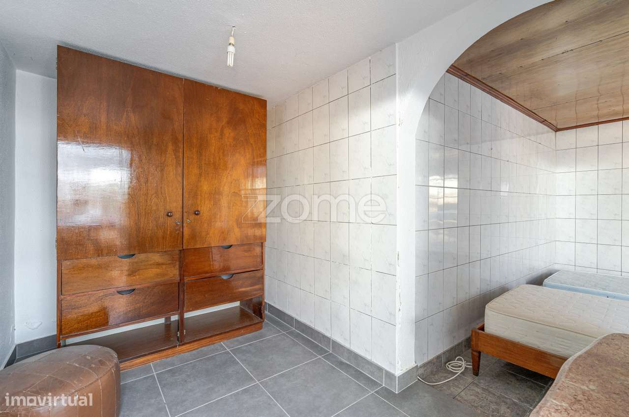 Moradia T6 na Ribeira Brava – Espaço e potencial investimento-33