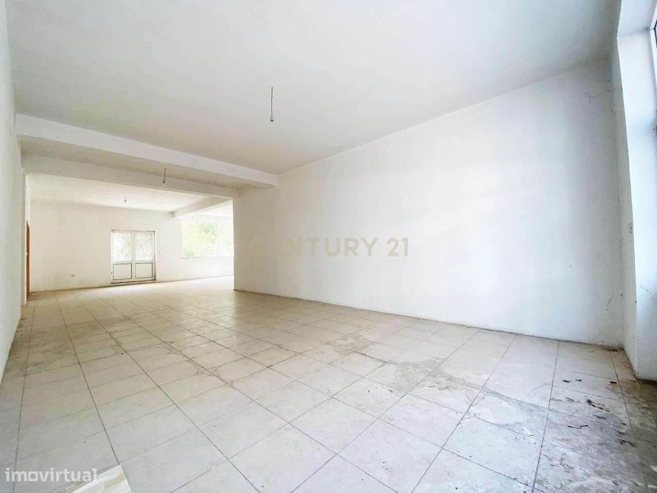 Cinco Lojas com Box e logradouro em Castro Daire, Viseu - Grande imagem: 5/14