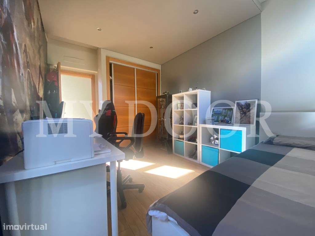 Loures - V4+1 Moradia c/ Piscina Privada - Varanda - Box + 2 parque...-35