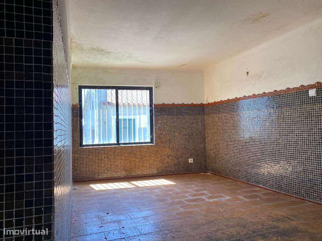 Casa para Recuperar em Montemor o Velho com Terraço e Lareira - Grande imagem: 4/12