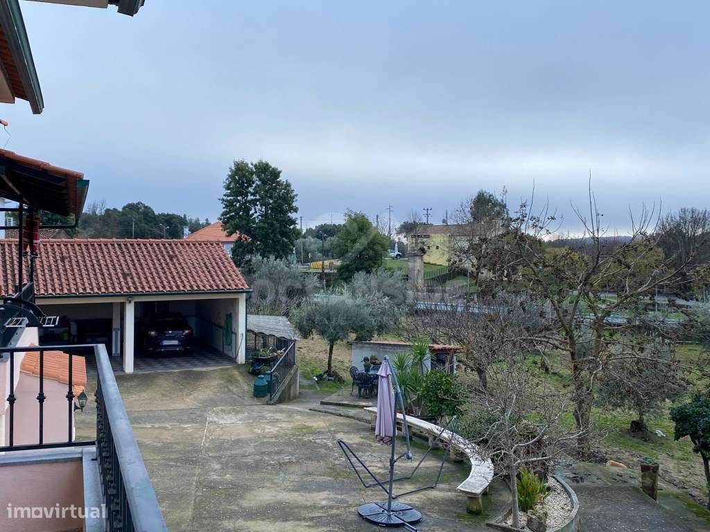 Moradia Independente Em Escalos De Baixo-29