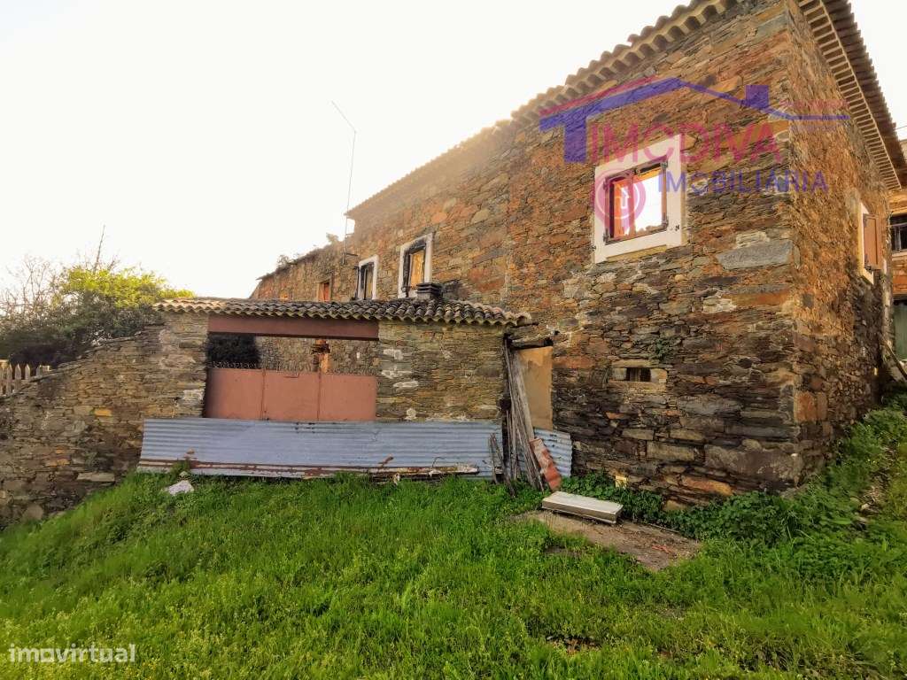 Moradia para reconstrução, com piscina e logradouro próximo de Cast... - Grande imagem: 4/15