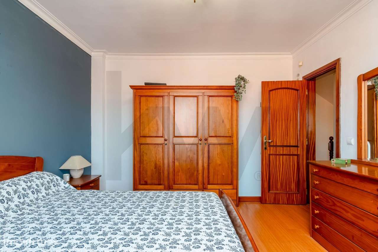 Moradia em Banda T4+1 com Jardim, Garagem e Sótão-36