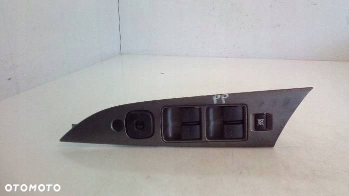 Panel przełącznikówSzybyPrawyPrzód Mazda3B25D66600 - 1