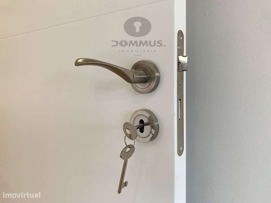 Apartamento T2+1 Renovado na Buraca-21