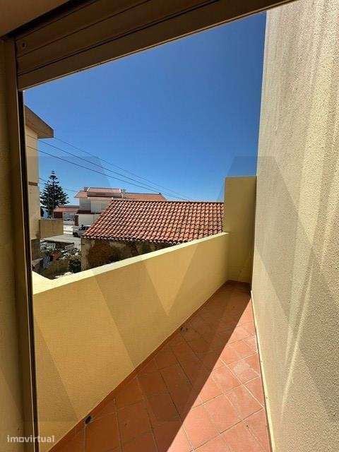 Apartamento T2 Completamente Remodelado - Centro Ericeira-29