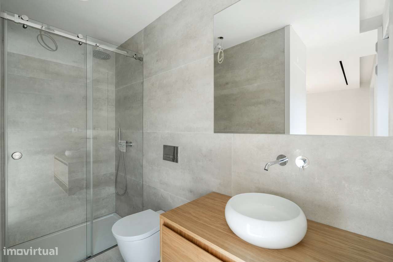 Moradia T3 de Luxo com 3 Suítes, Escritório e Piscina-28