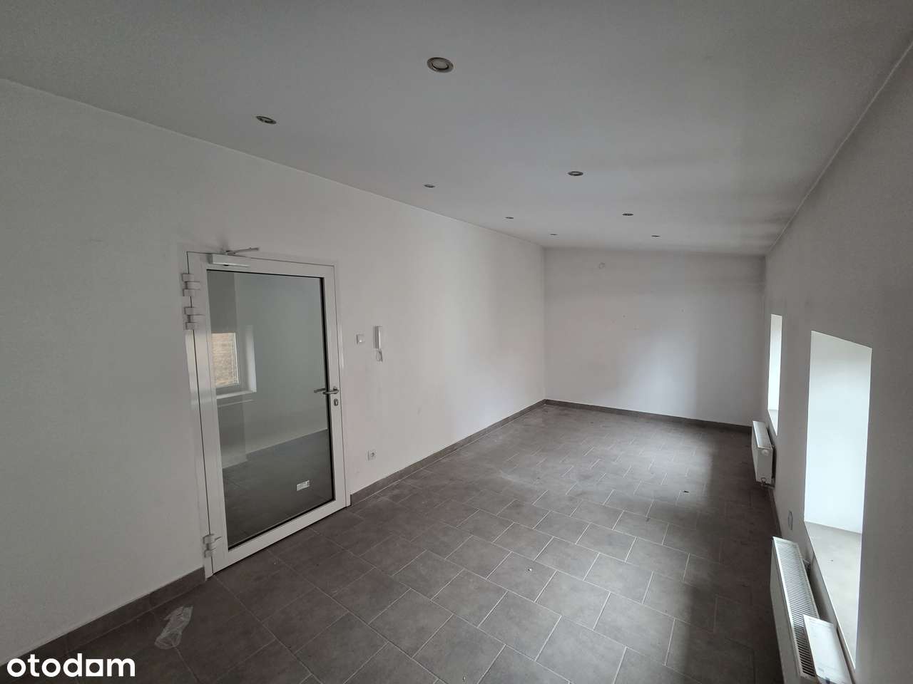 Lokale użytkowe w zabytkowej kamienicy tuż przy rynku - Pełny obrazek: 1/10