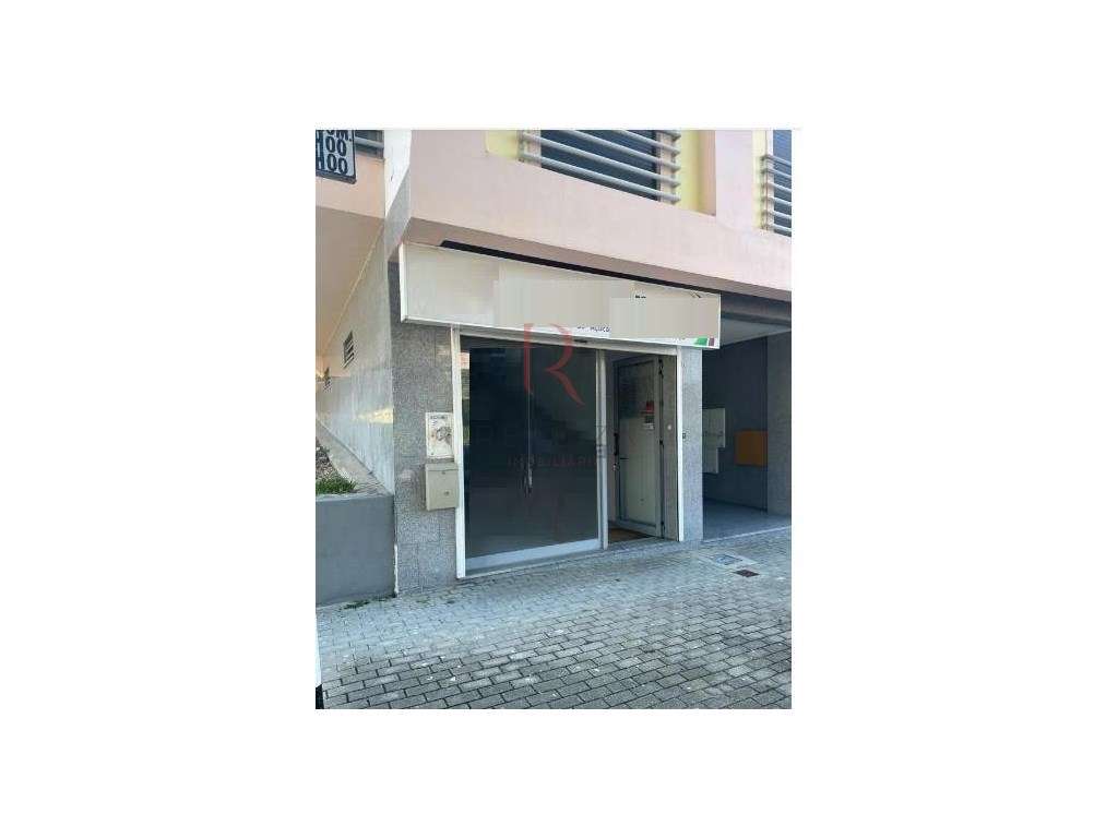 Loja com saída de fumos em Corroios - Grande imagem: 3/5