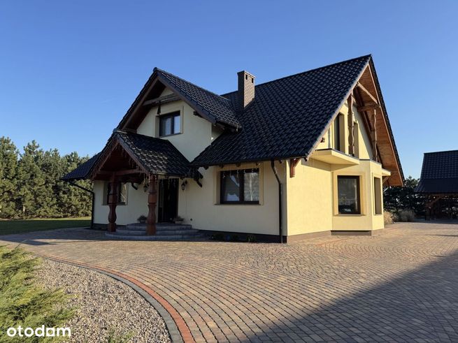 Dom z dużą działką, garaże, mieszkanie-2