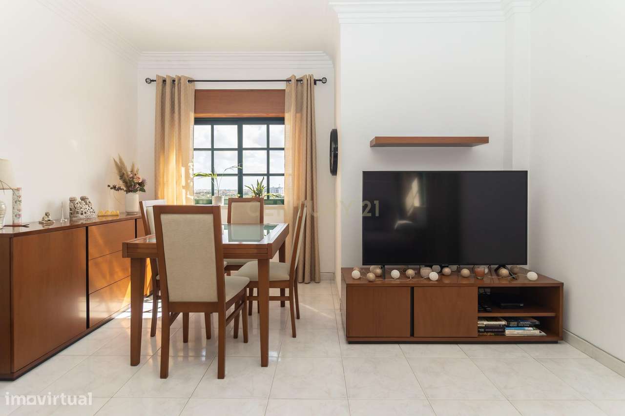 Apartamento T2 com Parqueamento, Elevador, Pronto a Habitar – Uma Opor-16