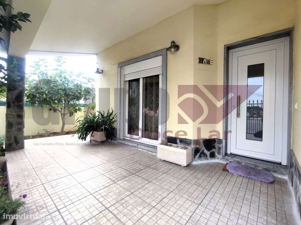 Moradia Isolada T5 com Garagem e anexo em Quinta do Conde-2