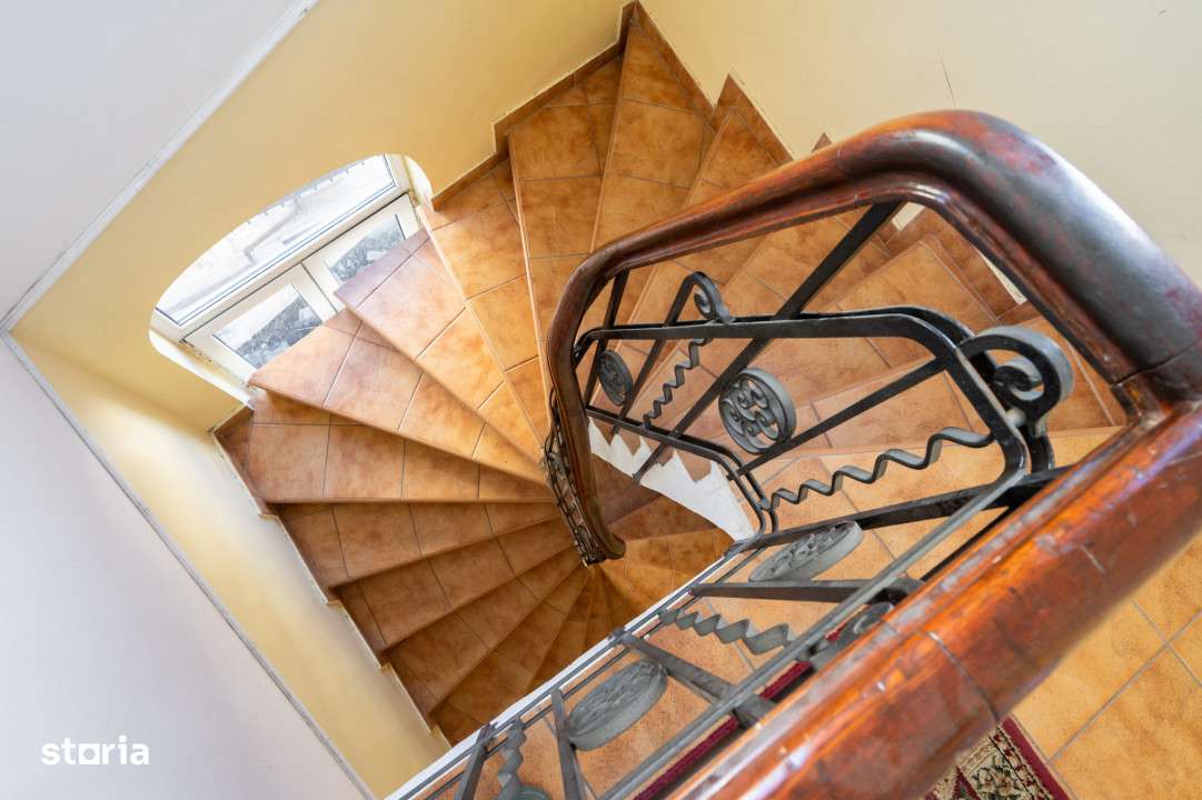 Vila 16 Camere de vanzare Unirii Primaria Sector 3-5