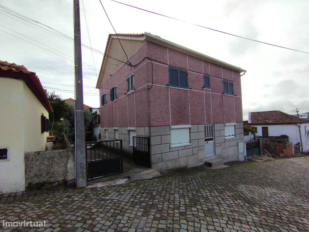 Edifício c/ Dois Apartamentos - T2 + T3 - Tortosendo - Grande imagem: 3/3