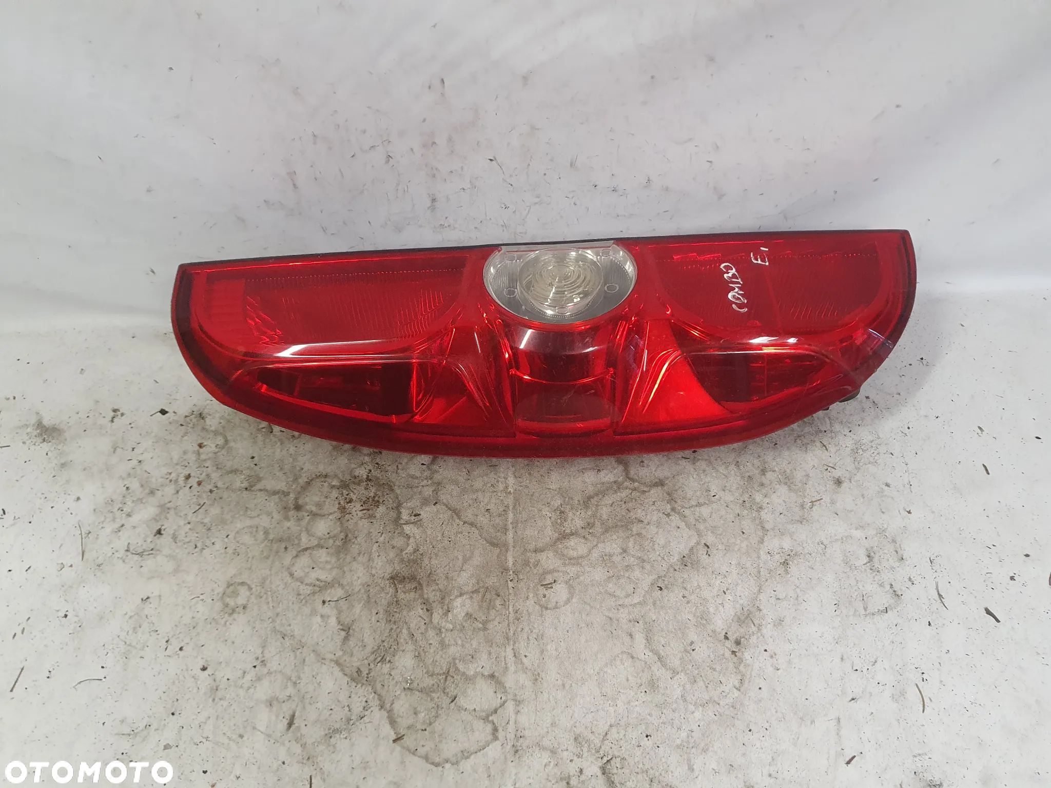 * LAMPA TYLNA LEWA TYŁ LEWO FIAT DOBLO 2 / OPEL COMBO D - 1