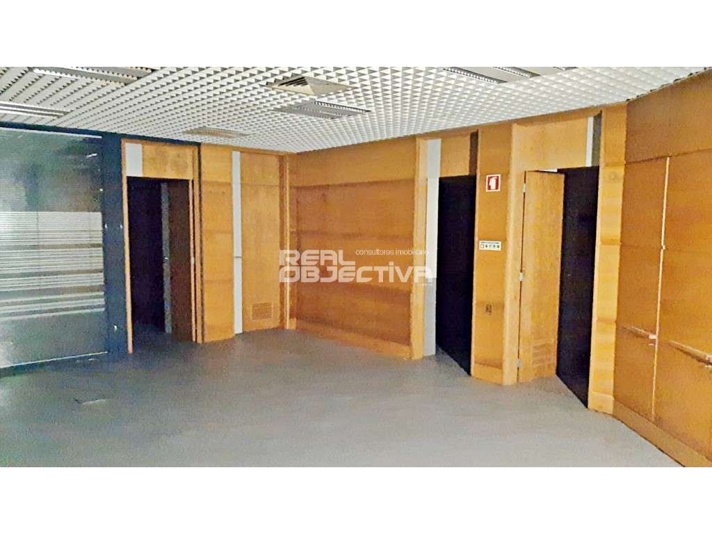 Loja com montra no centro de Paços de Ferreira - Grande imagem: 4/7