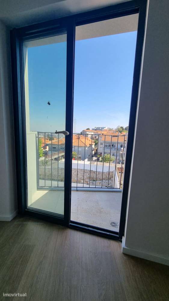 T1 Novo com varanda, garagem e acessibilidade - Grande imagem: 5/10