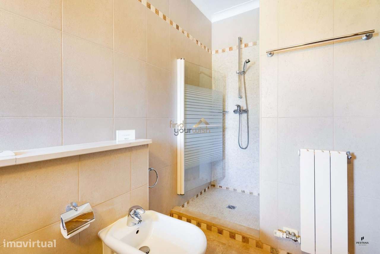 Moradia T4 com piscina, único piso,  com acesso direto ao exclusivo Ca-23