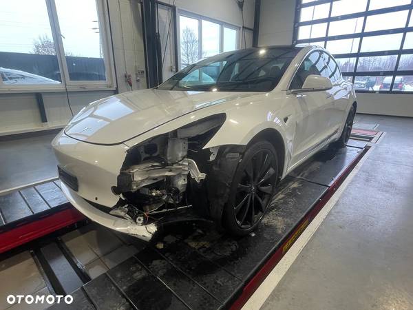 Tesla Model 3 - 7