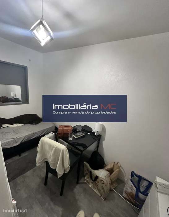 Apartamento T1 transformado em T3 junto à Avenida da República-5