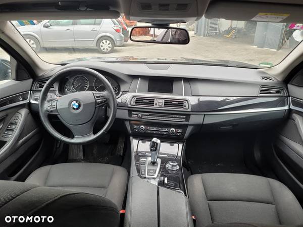 BMW Seria 5 525d xDrive Touring - 14