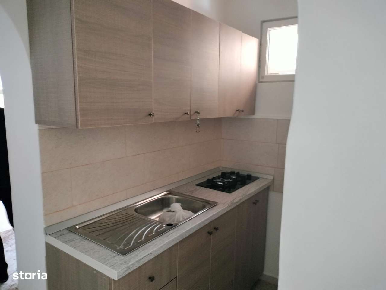 Vand casa, zona  Piata Victoriei-Buzesti-7