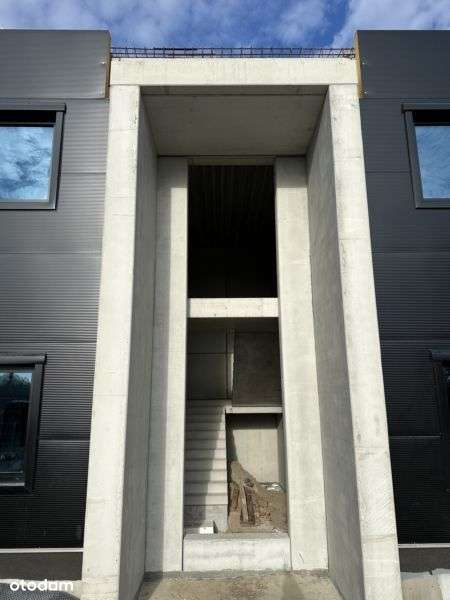 Nowoczesna hala magazynowo-produkcyjna z częścią b-7