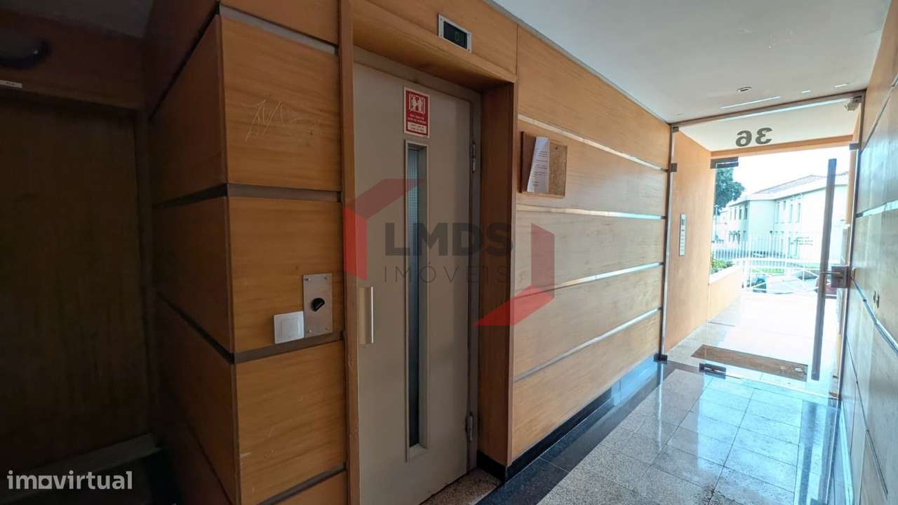 Apartamento T1+1 Valbom Centro-1