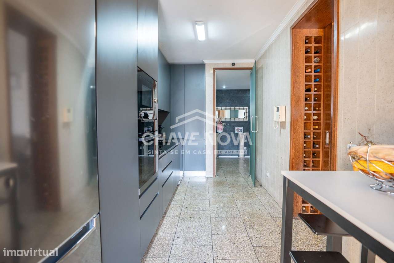 T3 c/ Lugar de Garagem em Mafamude (Avª da República) - Grande imagem: 4/23