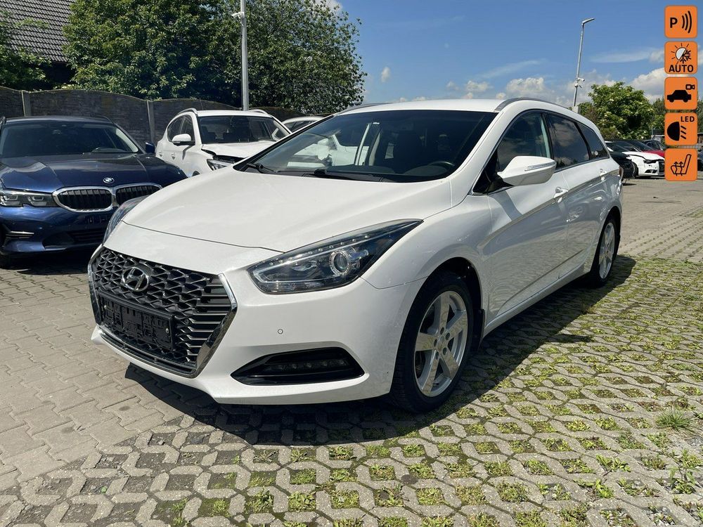 Hyundai i40 Kombi blue 1.6 CRDi Space 2019