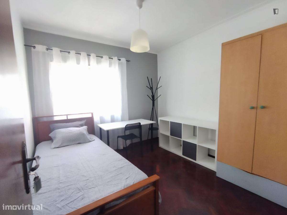 Quarto - localizado em Coimbra - Grande imagem: 2/10