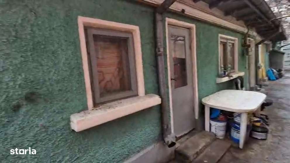 Teren 250 mp si casa batraneasca toate utilitatile