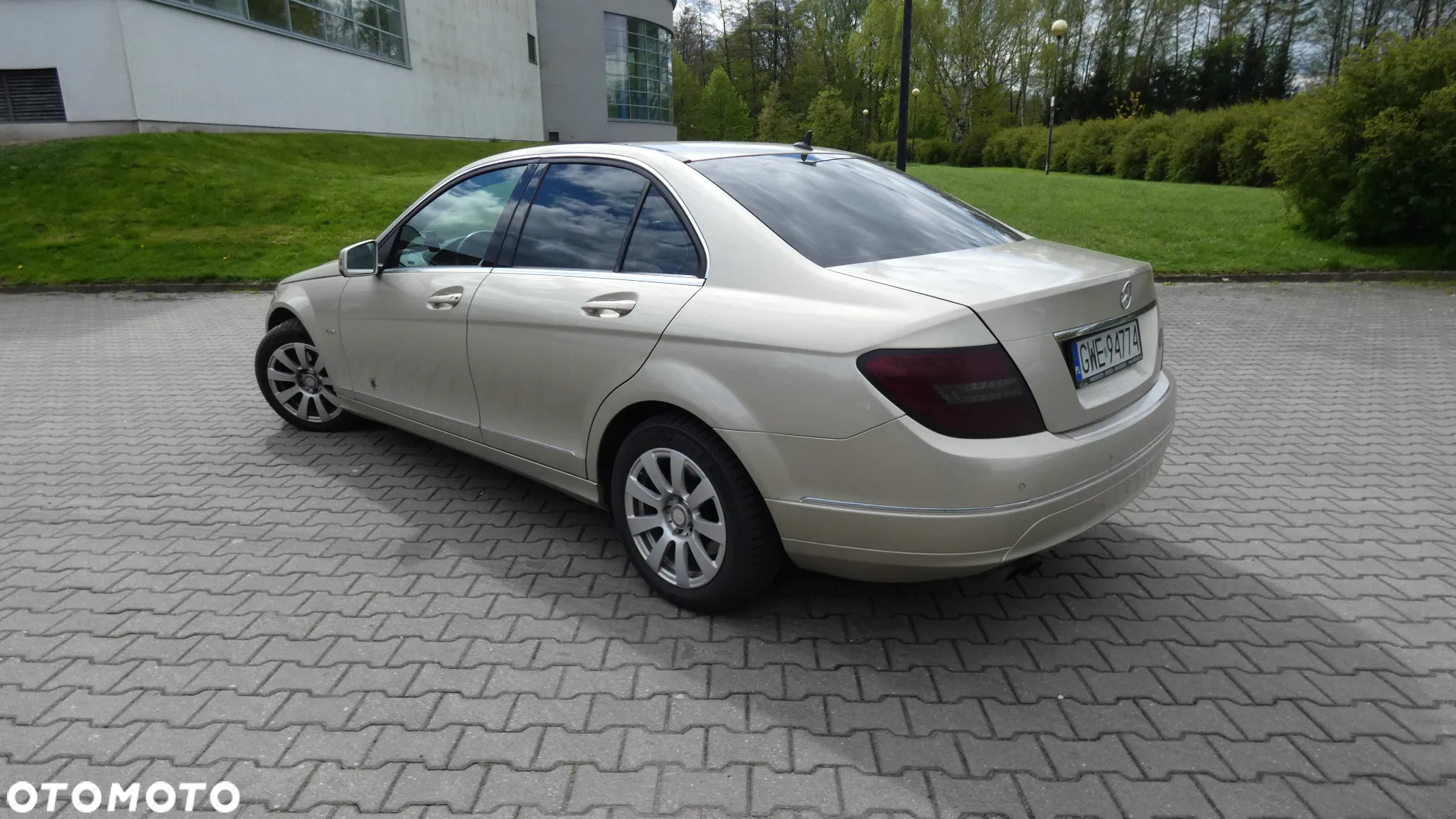 Mercedes-Benz Klasa C 180 CGI Automatik BlueEFFICIENCY - 2