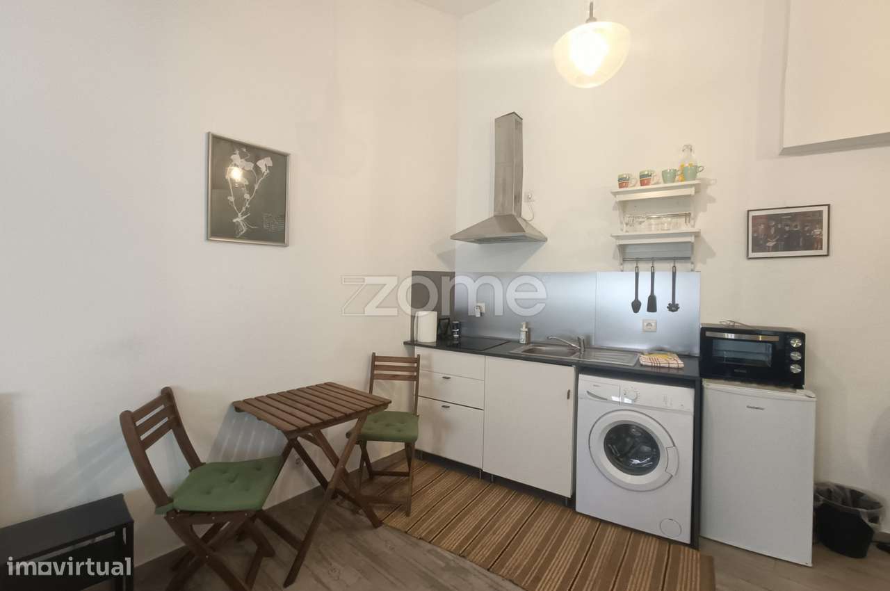 Prédio junto à Av. da Liberdade. - Grande imagem: 4/23