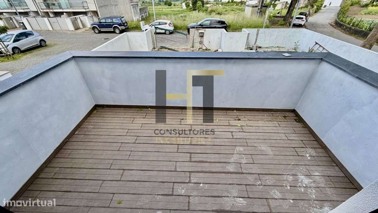 Moradia T3 | Suíte | Logradouro exterior | Varandas | Folgosa – Mai-23
