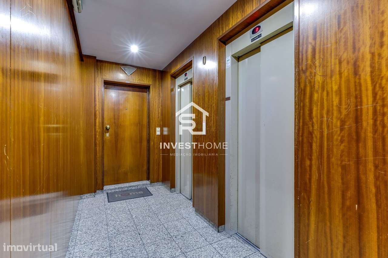Apartamento T2+1 | Renovado | Boas Áreas | Varanda | 2 Lugares Garagem-39