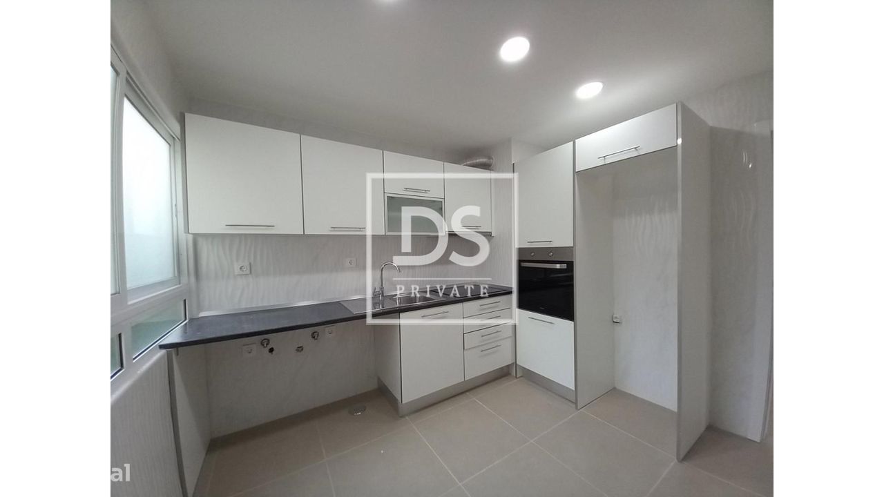 Apartamento T3 em UDF de Santo António dos Cavaleiros e Frielas.