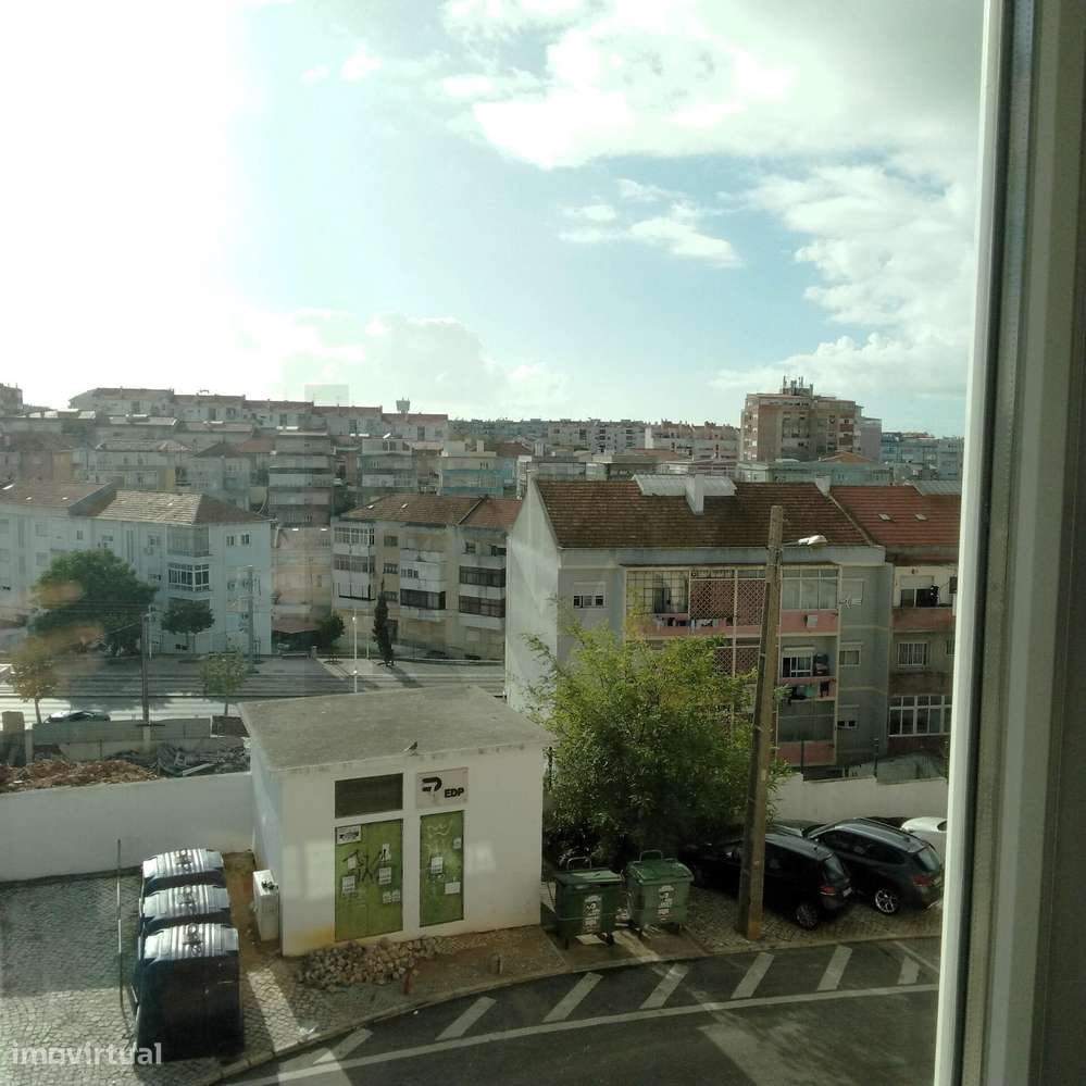 T1 Mobilado e Equipado para Arrendamento no Centro do Laranjeiro | Alm - Grande imagem: 5/31