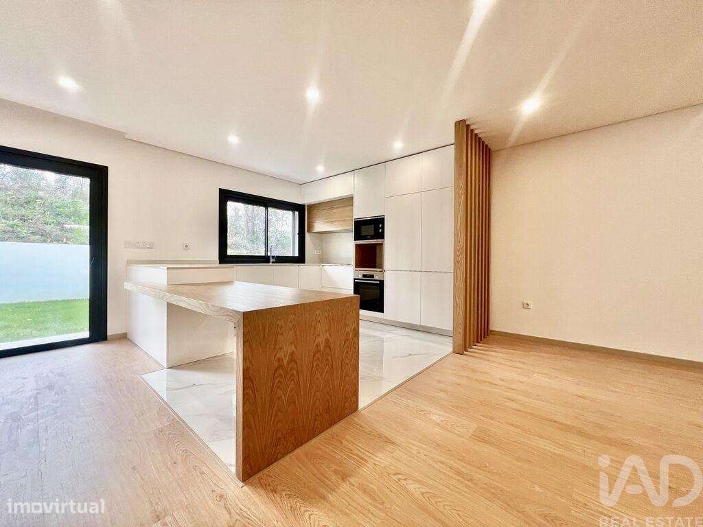 Casa / Villa T3 em Antas e Abade de Vermoim de 246,00 m2 - Grande imagem: 2/21