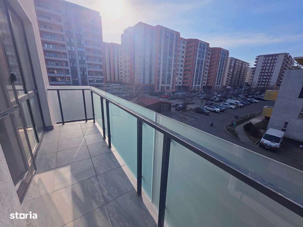 Vand 2 camere tip open space cu boxa si parcare zona Coresi-0