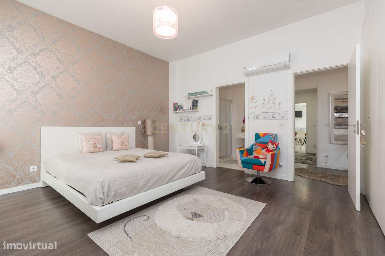 T2 com 2 Suites | Quinta da Boavista | Santo António dos Olivais | Coi-12