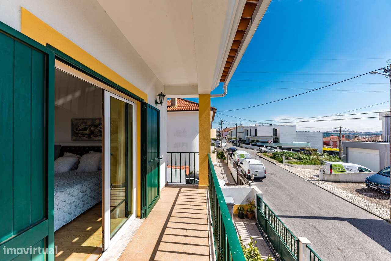 Moradia Isolada com 5 quartos| 2 Suite | Garagem e Sótão | 5m Metro-23