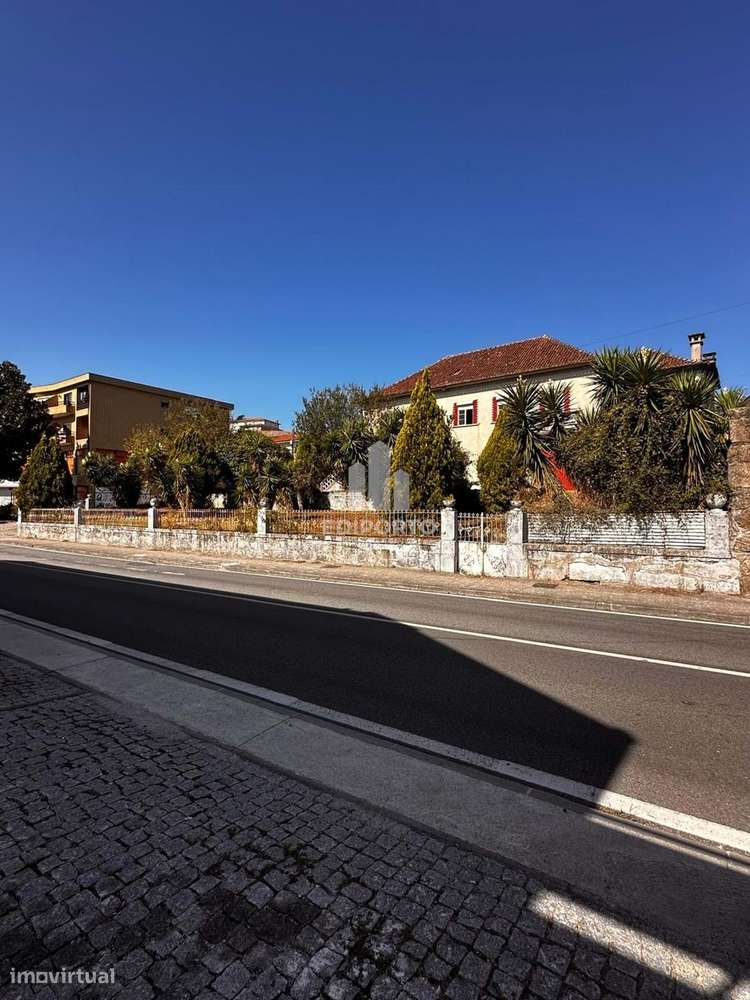 Moradia e Terreno com 3.000 m² em Lordelo- Paredes-34