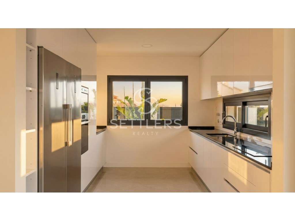 Moradia geminada T2 em Porto Salvo-8