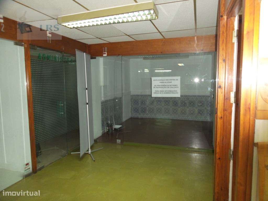 centro de cascais, loja com 1 m2 com 1 montra inserida em centro co... - Grande imagem: 3/4